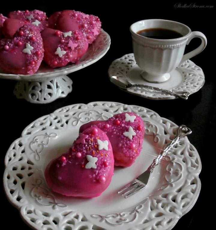 Pączki – Serduszka z Malinową Konfiturą i Malinowym Lukrem