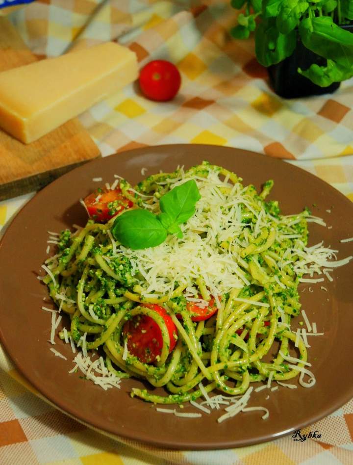 Spaghetti z pesto