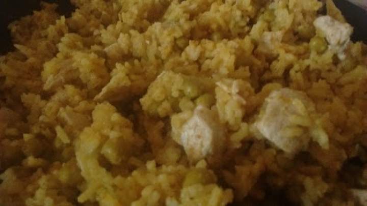 Ryż curry z kurczakiem i groszkiem