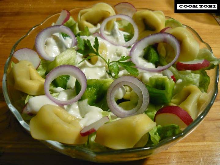 Sałatka tortellini z sosem gorgonzola