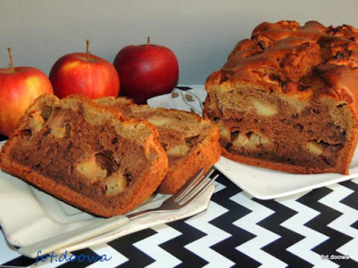 Babka potrójnie kakaowa z jabłkami