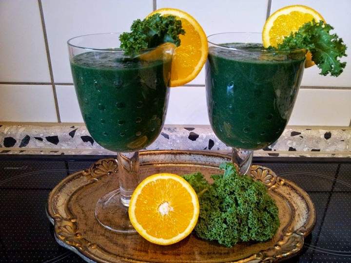 jarmuż + seler + pietruszka + spirulina + awokado + kiwi + gruszka + pomarańcza