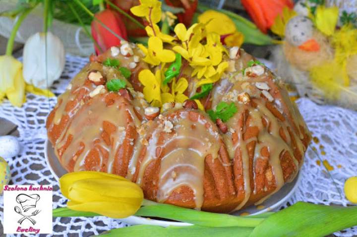 Kajmakowa babka z nutą orzecha