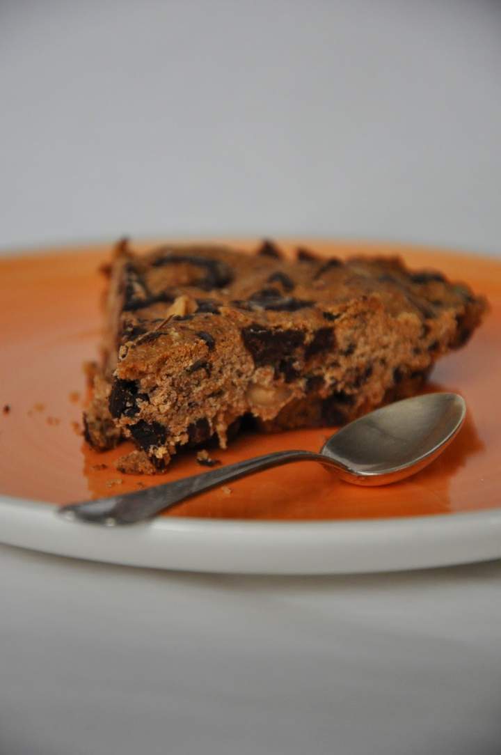 Gryczane kruche ciasto z czekoladą i orzechami (Chocolate chip cookie cake)