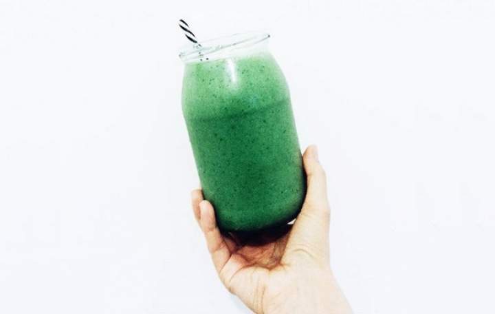 mięta + chlorella + banan + kiwi + mleko roślinne