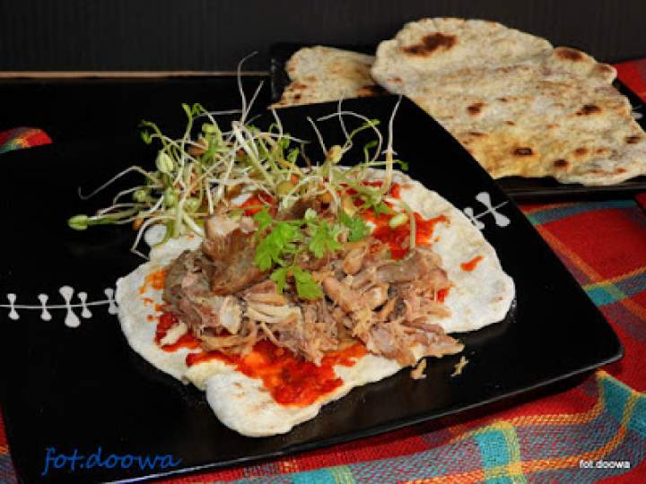 Hawajska wieprzowina Kalua i polskie podpłomyki