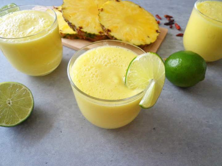 Koktajl antycellulitowy z ananasa i limonki (Smoothie anticellulite con ananas e lime)
