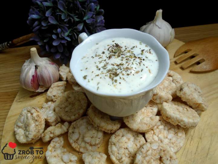 JOGURTOWY DIP DO CHIPSÓW, FRYTEK, CHRUPKICH PRZEKĄSEK