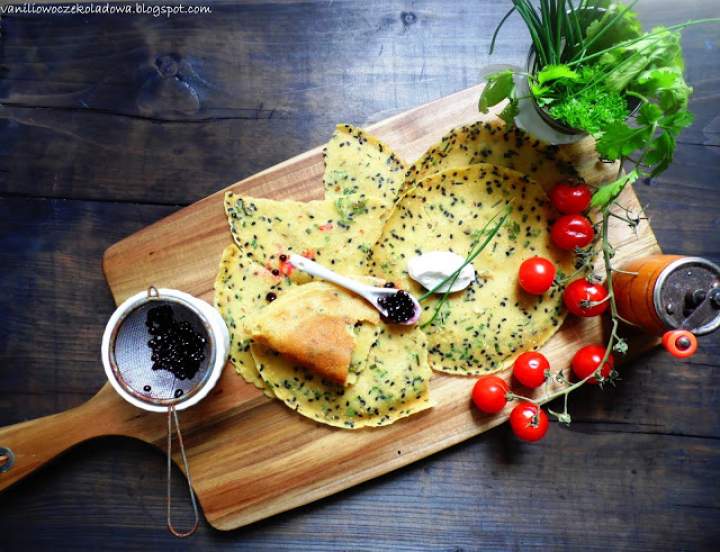 Wegańskie naleśniki z ciecierzycy z kawiorem buraczanym (Vege & gluten free)