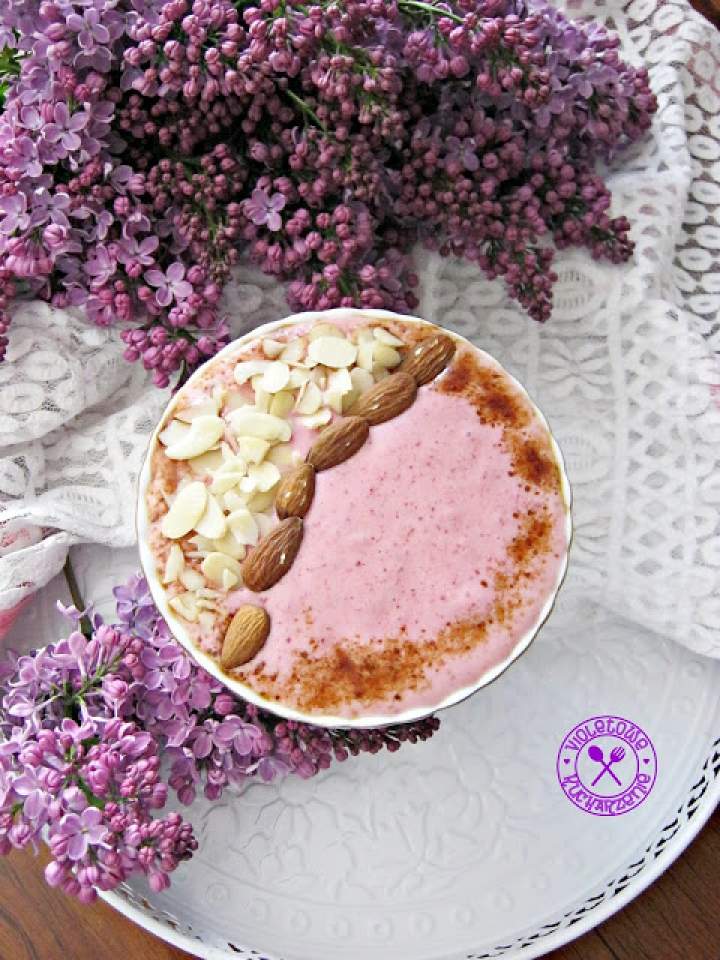 Mus truskawkowy (smoothie bowl)