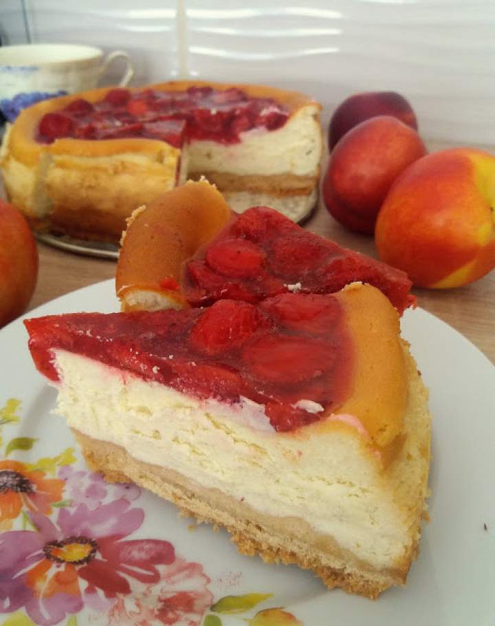 Sernik z truskawkami / Polish Cheesecake with Strawberry Topping