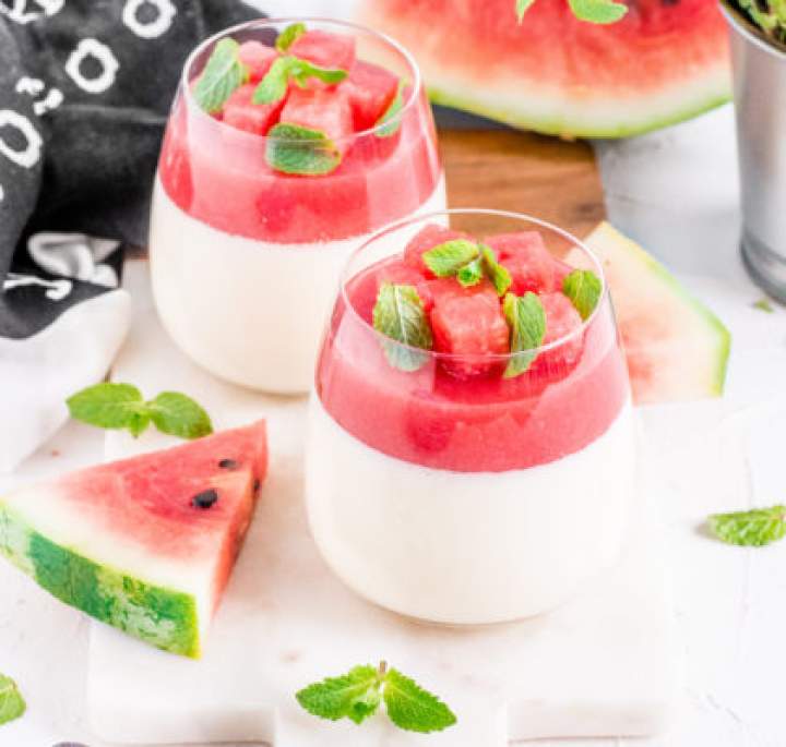 Panna cotta z arbuzową galaretką