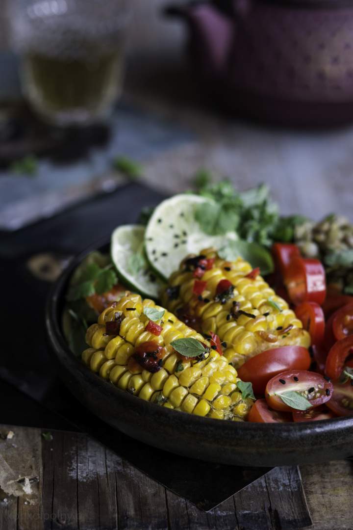 Buddha bowl z pieczoną kukurydzą i soczewicą