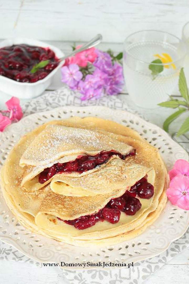 naleśniki z frużeliną wiśniową