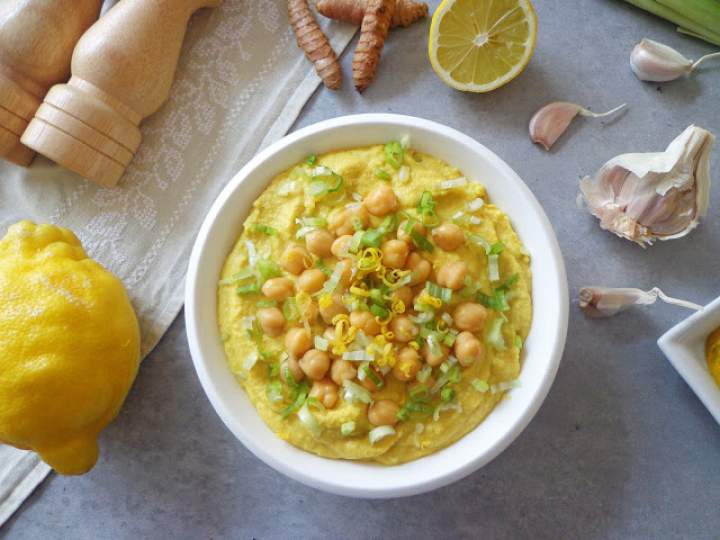 Hummus z musztardą i dymką (Hummus ai cipollotti)