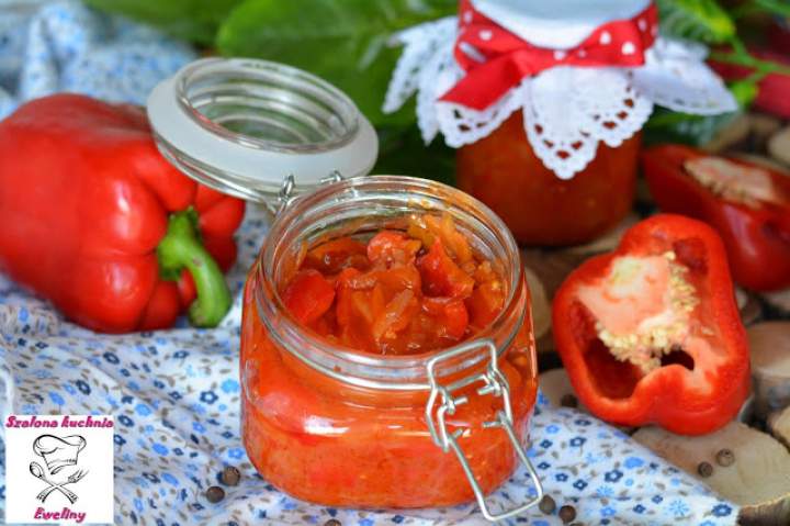 Papryka w sosie pomidorowym