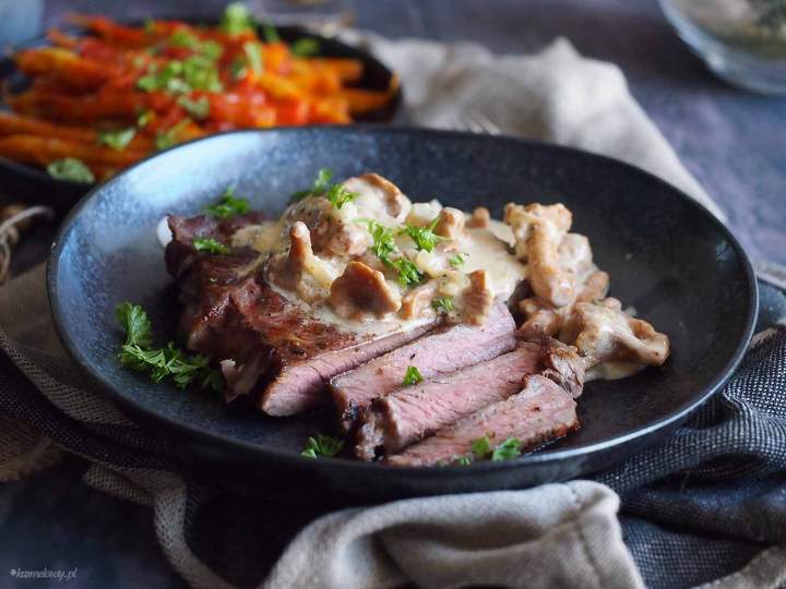 Szybki stek z sosem kurkowym / Easy steak with chanterelle sauce