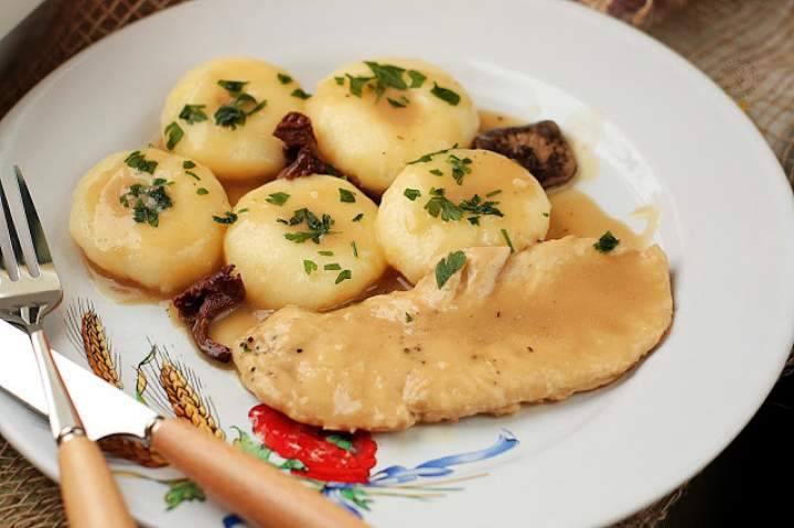 Bitki Drobiowe W Sosie Z Suszonych Grzybków