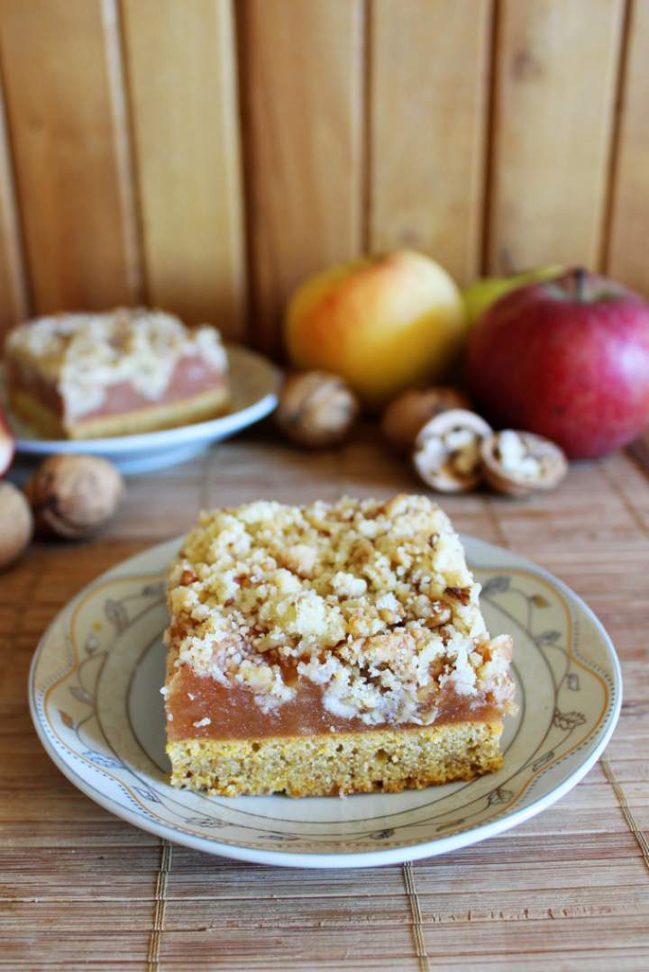 Jesienne ciasto – marchewkowe z jabłkami i orzechami