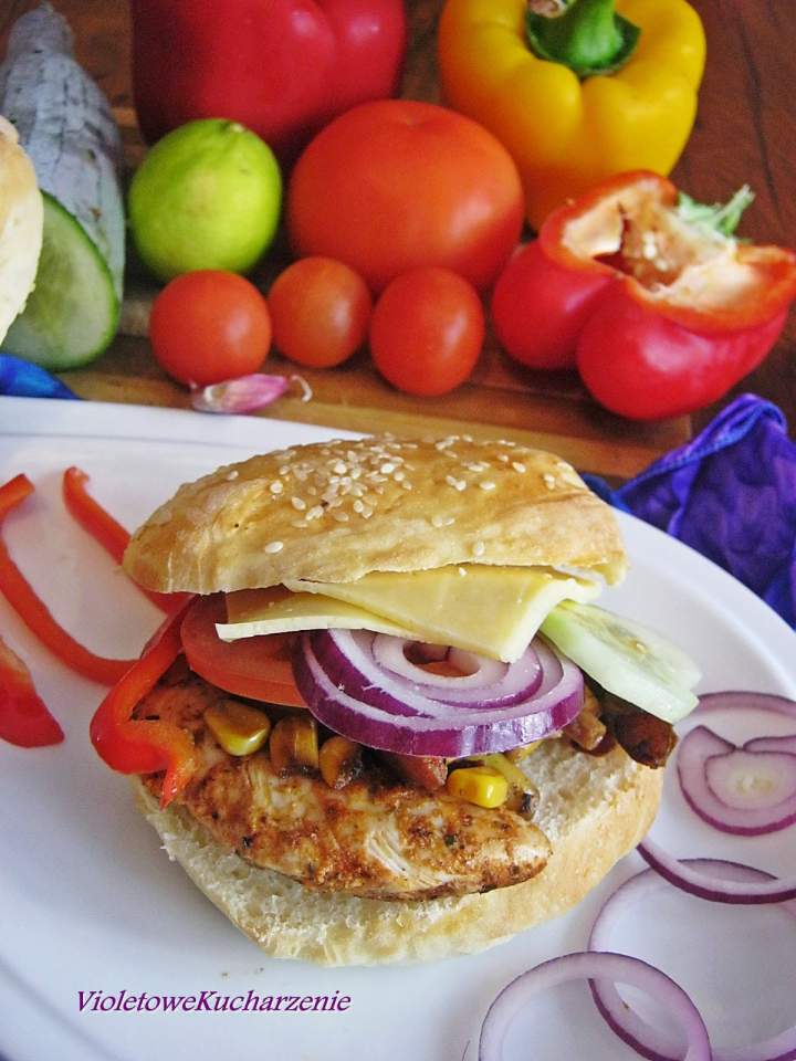 Meksykańskie burgery z grillowanym limonkowym kurczakiem