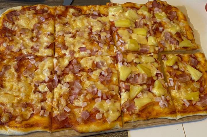 Pyszna i szybka pizza na suchych drożdżach