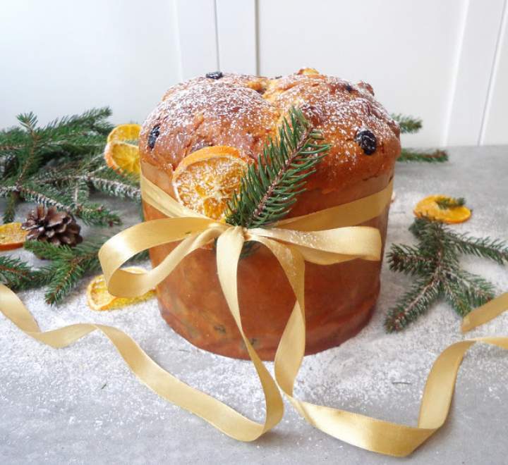 Tradycyjne włoskie panettone (Panettone con lievito di birra)