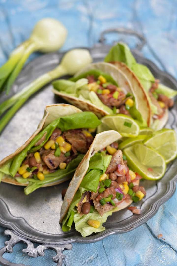 Mini tacos z mięsem i warzywami