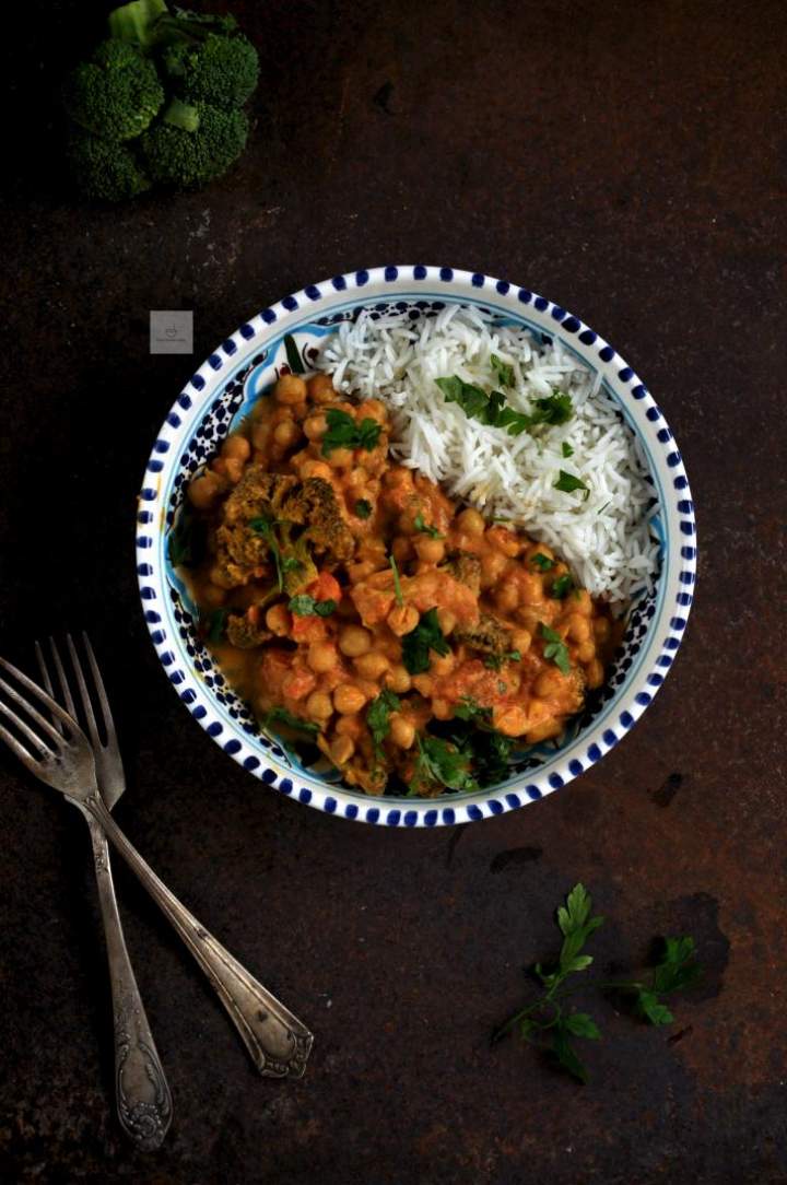 Curry z brokułem i ciecierzycą (wegańskie i bez glutenu)