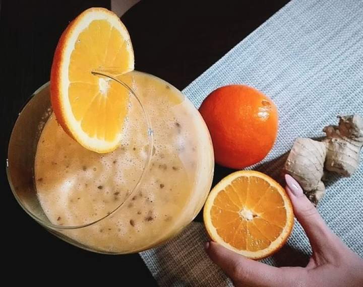 pomarańcza + banan + imbir + woda kokosowa