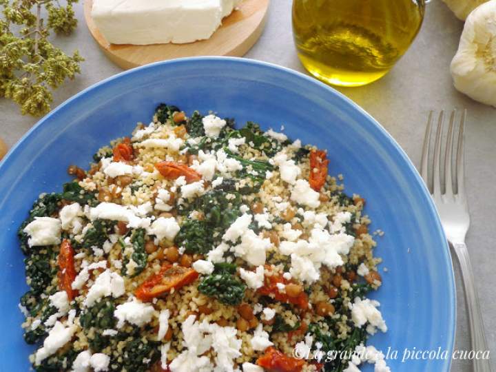 Sałatka z kuskusem, soczewicą, fetą i suszonymi pomidorami (Couscous con lenticchie, feta e pomodori secchi)