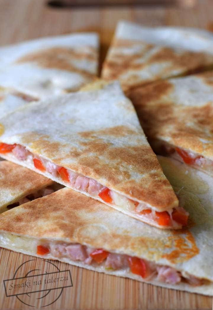 Quesadilla z papryką i szynką