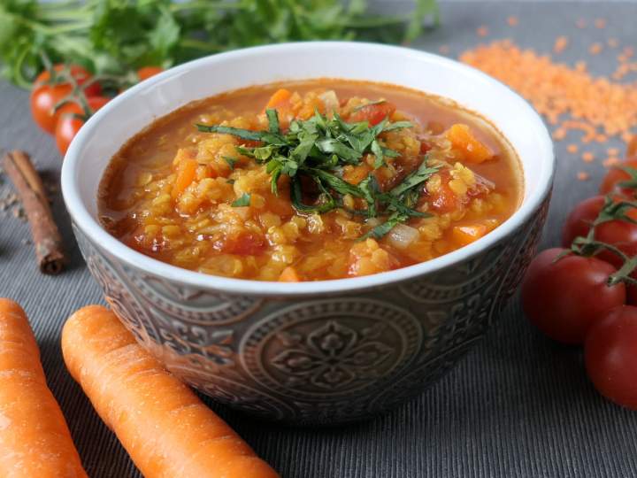 Zupa z soczewicą i pomidorami po indyjsku