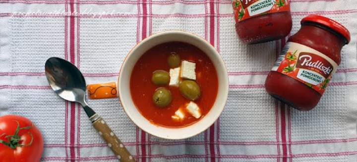 Zupa krem z pomidorów z serem feta i oliwkami / Cream of tomato soup with feta cheese and olives
