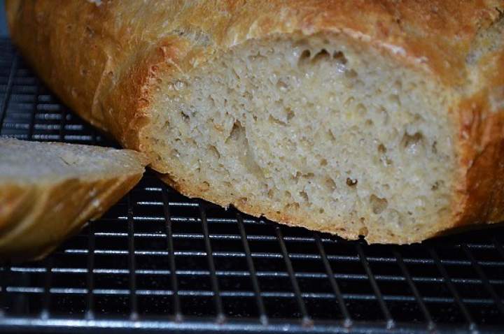 Domowy chleb orkiszowy z płatkami owsianymi