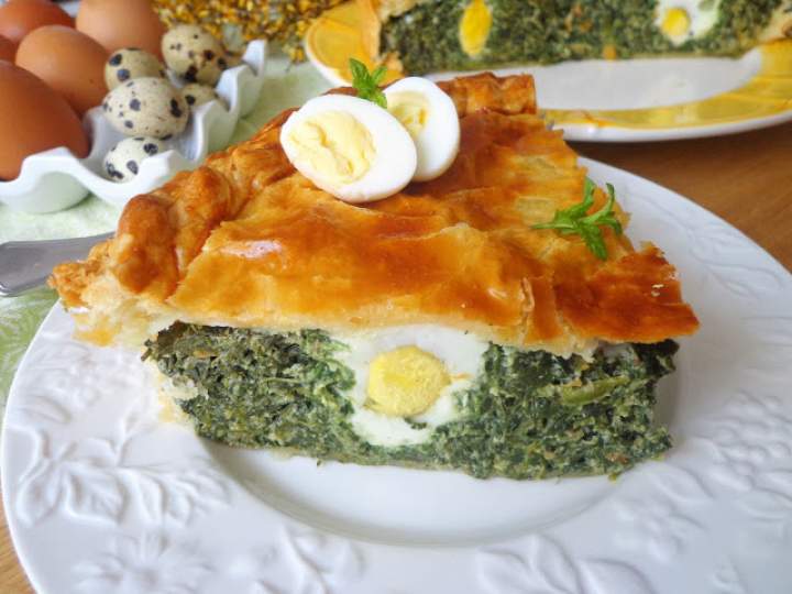 Torta Pasqualina – włoski wypiek wielkanocny ze szpinakiem, jajkiem i ricottą