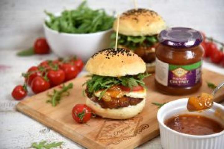 Domowe hamburgerki z wołowiną i Mango Chutney