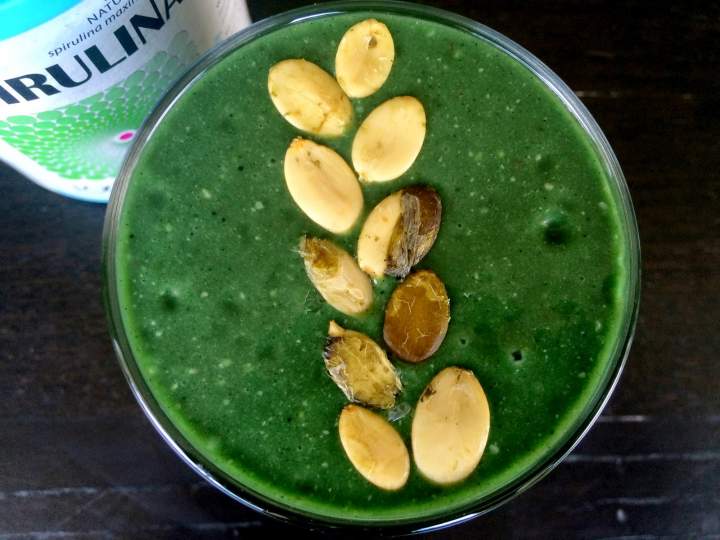 spirulina + jabłko + gruszka + banan + zielenina + pestki dyni