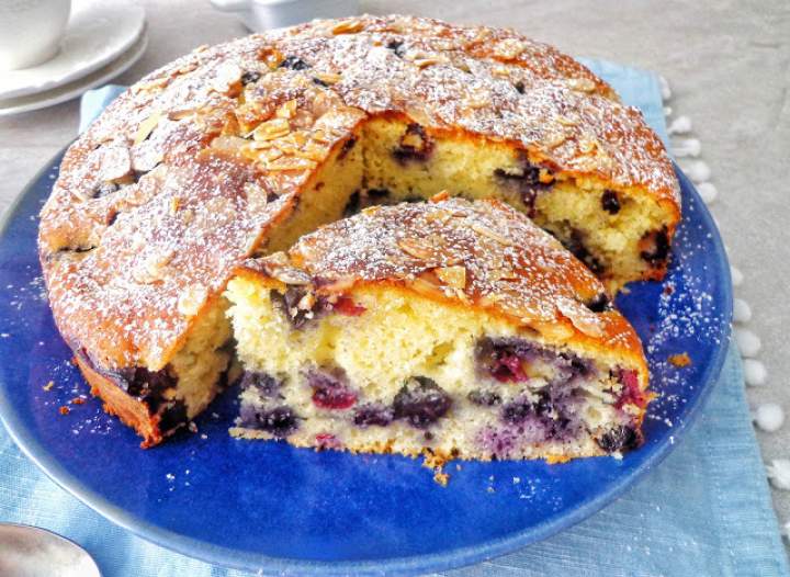 Migdałowe ciasto z borówkami (Torta con mirtilli e mandorle)