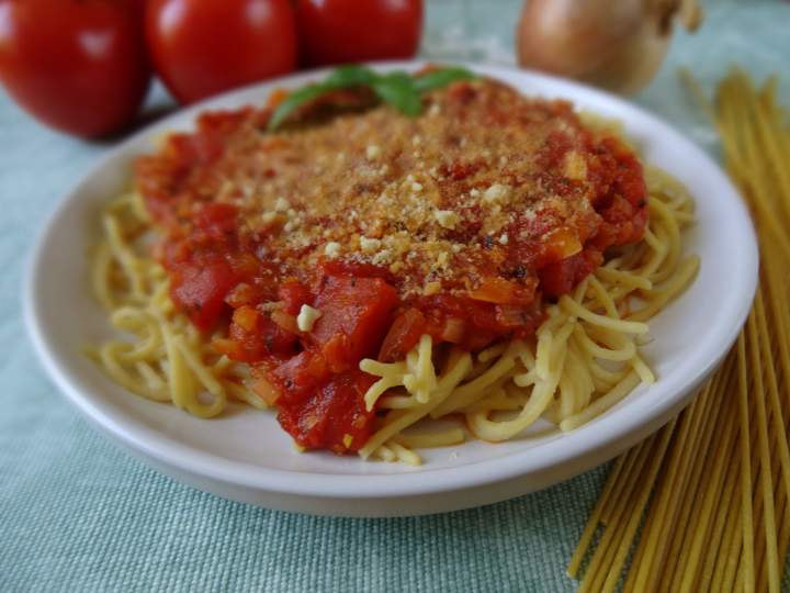 Spaghetti Napoli z makaronem z ciecierzycy