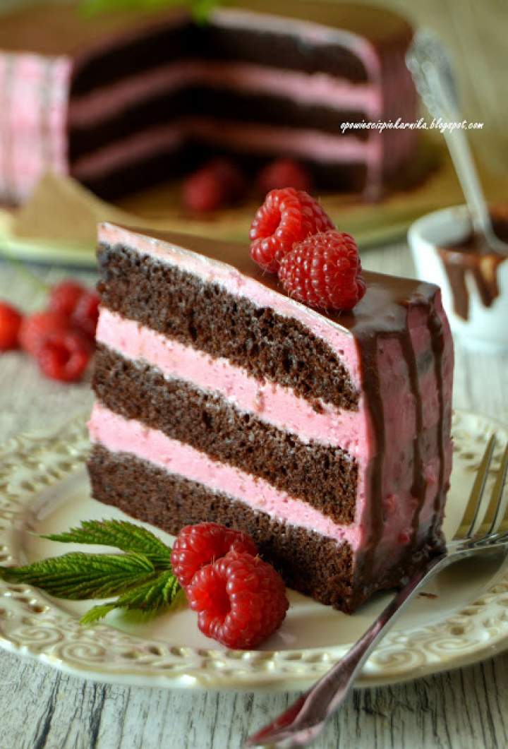 Tort czekoladowo – malinowy