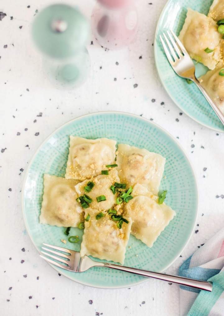 RAVIOLI Z KURKAMI I WĘDZONYM TOFU