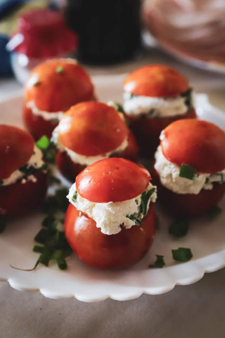 Nadziewane pomidorki – idealne na śniadanie lub imprezę