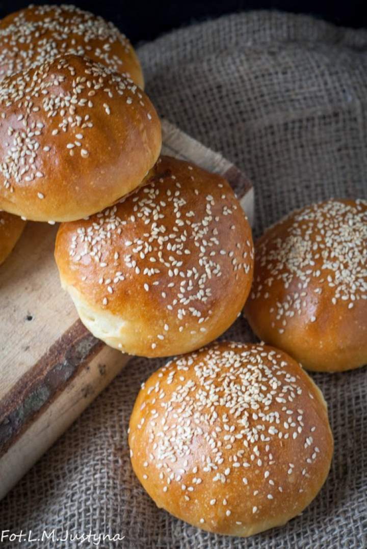 Domowe bułki do hamburgerów