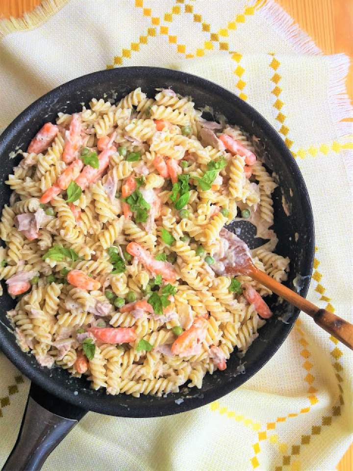 Makaron z tuńczykiem w kremowym sosie / Creamy Tuna Pasta