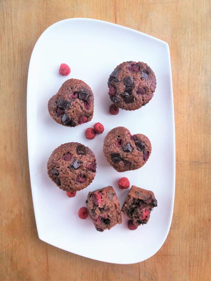 Czekoladowe muffinki z malinami (film) / Chocolate Raspberry Muffins (video recipe)