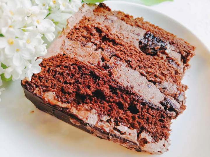Tort węgierski – czekoladowy tort z wiśniami w alkoholu