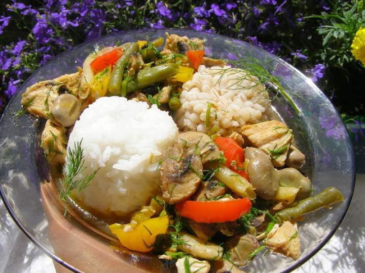 gulasz warzywno-drobiowy z ryżem i kaszą…