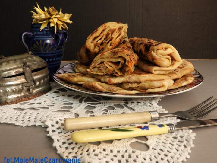 Marokańskie naleśniki msemen z mięsem mielonym i marchewką
