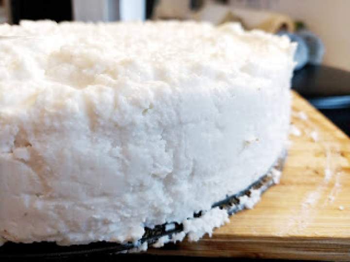 Ciasto ryżowe – sernik bez sera ze słonym karmelem