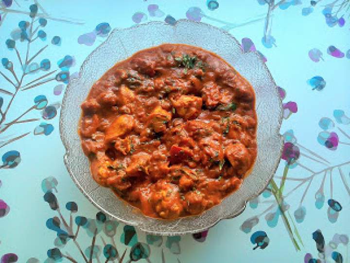 Gulasz z indyka w sosie pomidorowym